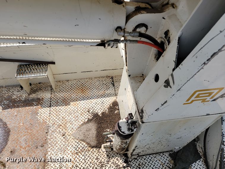 image for item KD9447 1993 Ford F800  digger derrick truck