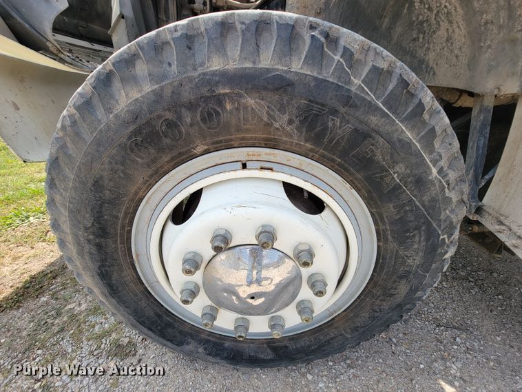 image for item KD9447 1993 Ford F800  digger derrick truck