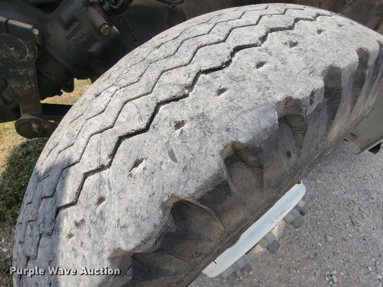 image for item KD9447 1993 Ford F800  digger derrick truck