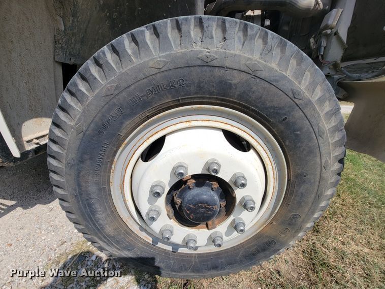 image for item KD9447 1993 Ford F800  digger derrick truck