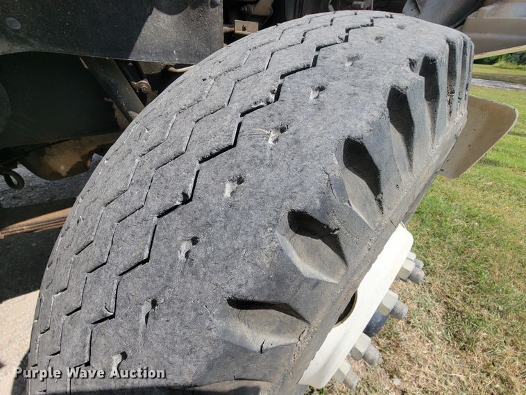 image for item KD9447 1993 Ford F800  digger derrick truck