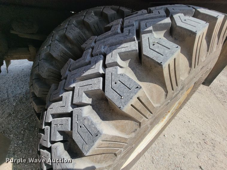 image for item KD9447 1993 Ford F800  digger derrick truck