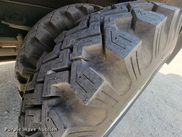 image for item KD9447 1993 Ford F800  digger derrick truck