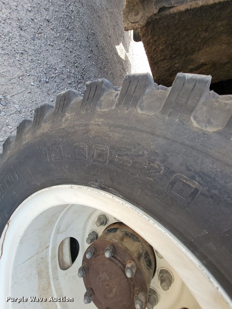 image for item KD9447 1993 Ford F800  digger derrick truck