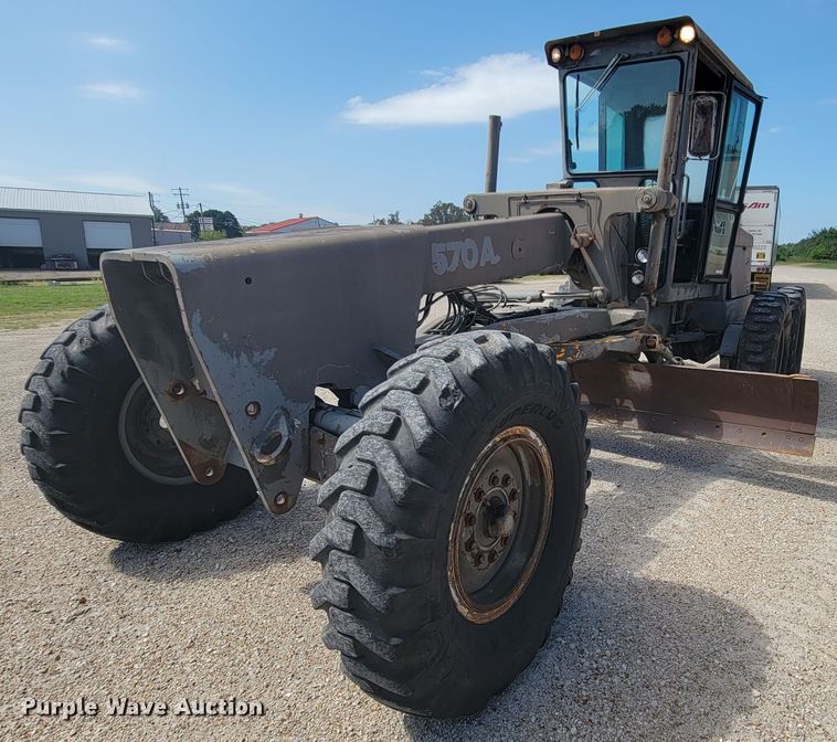 image for item KD9481 1982 John Deere 570A  motor grader