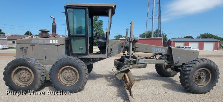 image for item KD9481 1982 John Deere 570A  motor grader