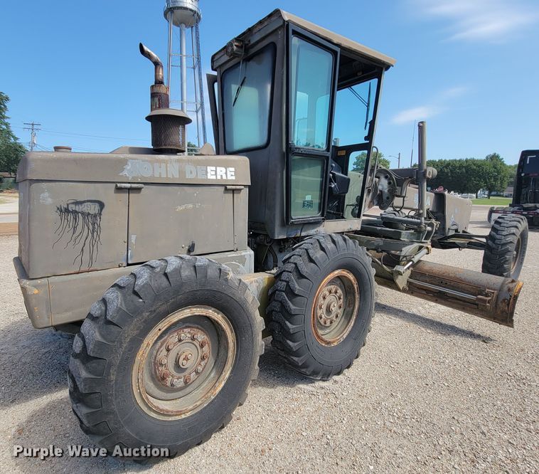 image for item KD9481 1982 John Deere 570A  motor grader