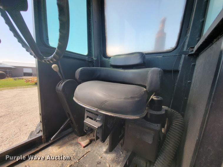 image for item KD9481 1982 John Deere 570A  motor grader