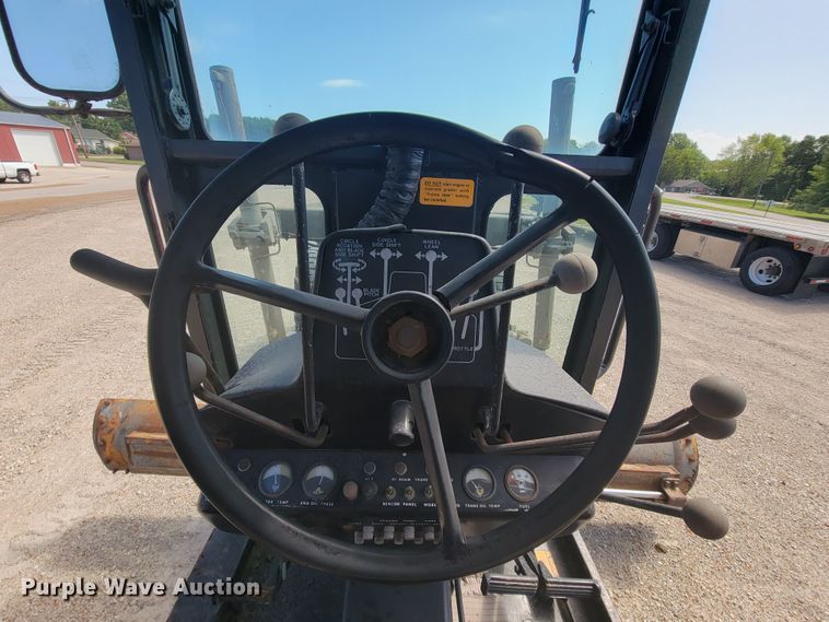 image for item KD9481 1982 John Deere 570A  motor grader