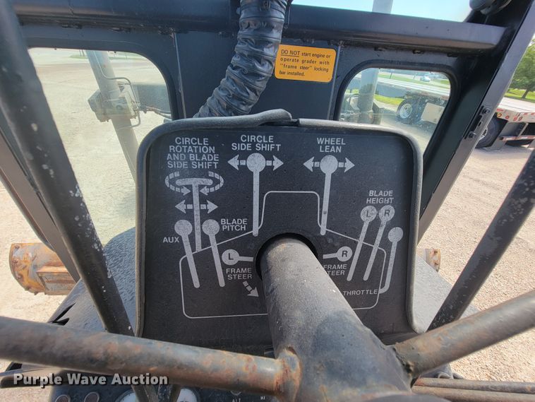 image for item KD9481 1982 John Deere 570A  motor grader
