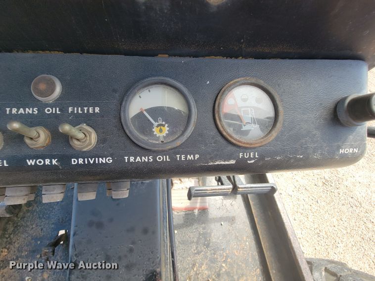 image for item KD9481 1982 John Deere 570A  motor grader