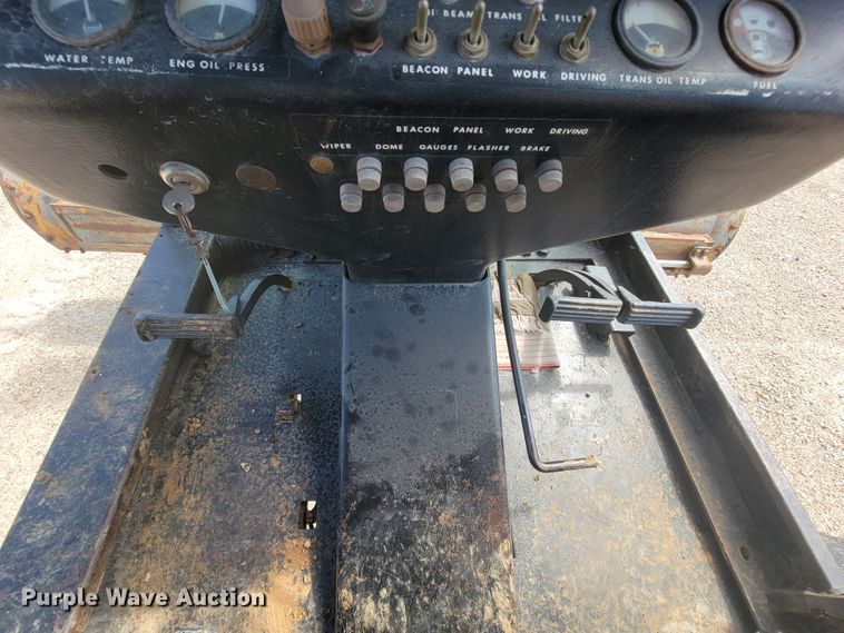 image for item KD9481 1982 John Deere 570A  motor grader