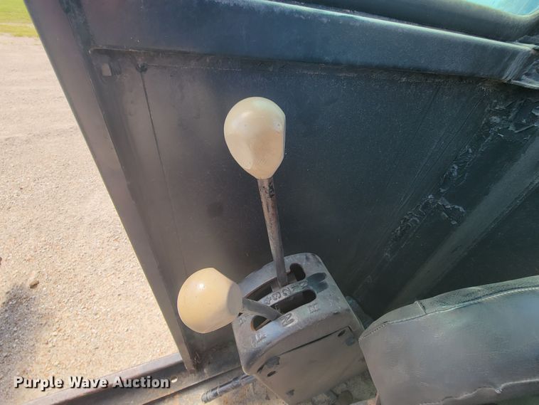 image for item KD9481 1982 John Deere 570A  motor grader