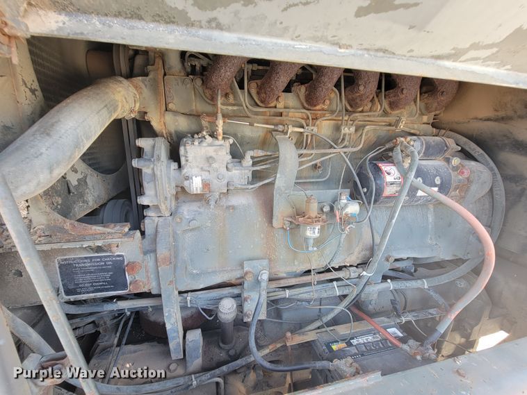 image for item KD9481 1982 John Deere 570A  motor grader