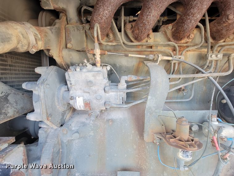 image for item KD9481 1982 John Deere 570A  motor grader