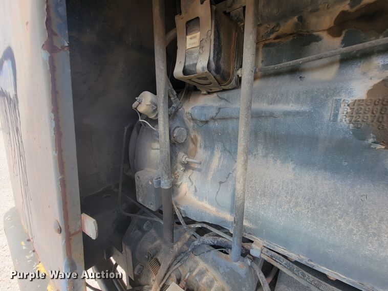 image for item KD9481 1982 John Deere 570A  motor grader