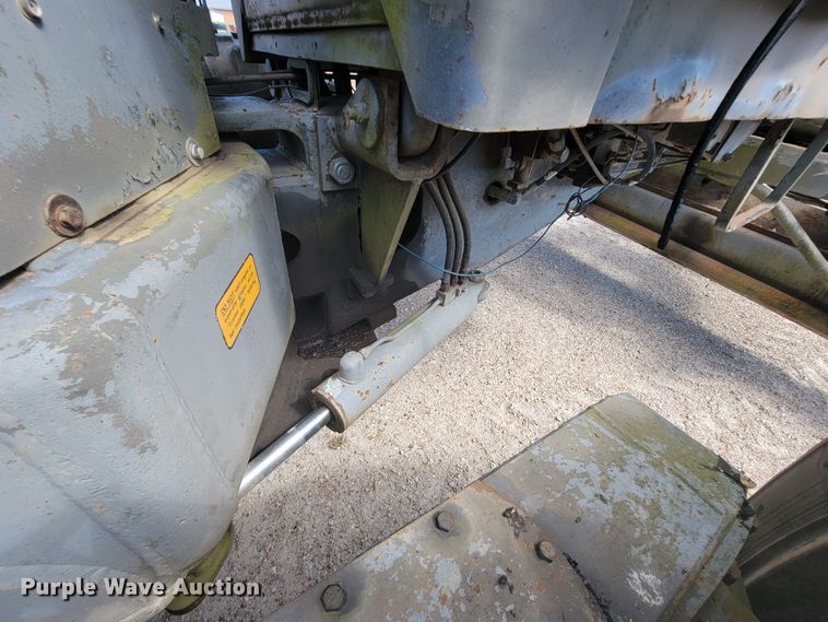 image for item KD9481 1982 John Deere 570A  motor grader