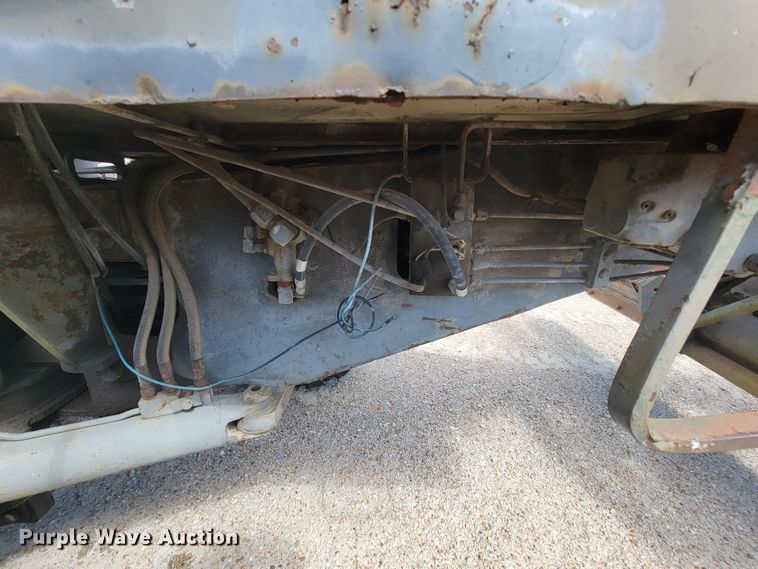 image for item KD9481 1982 John Deere 570A  motor grader