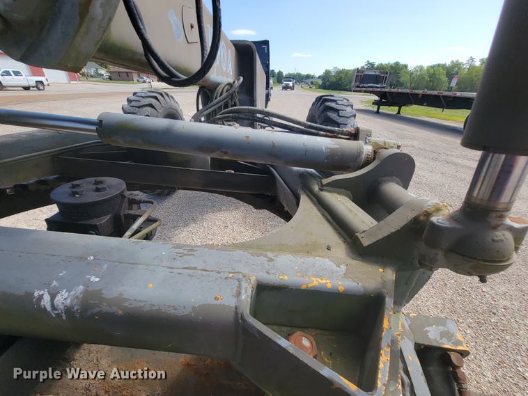 image for item KD9481 1982 John Deere 570A  motor grader