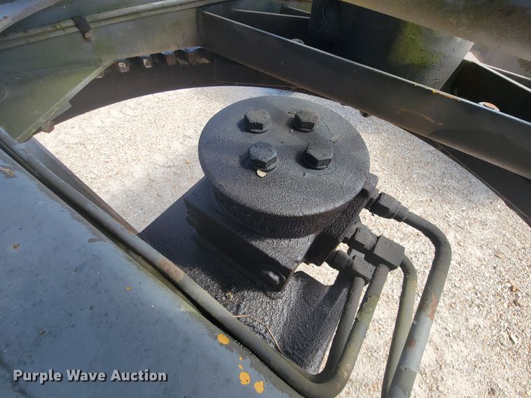 image for item KD9481 1982 John Deere 570A  motor grader