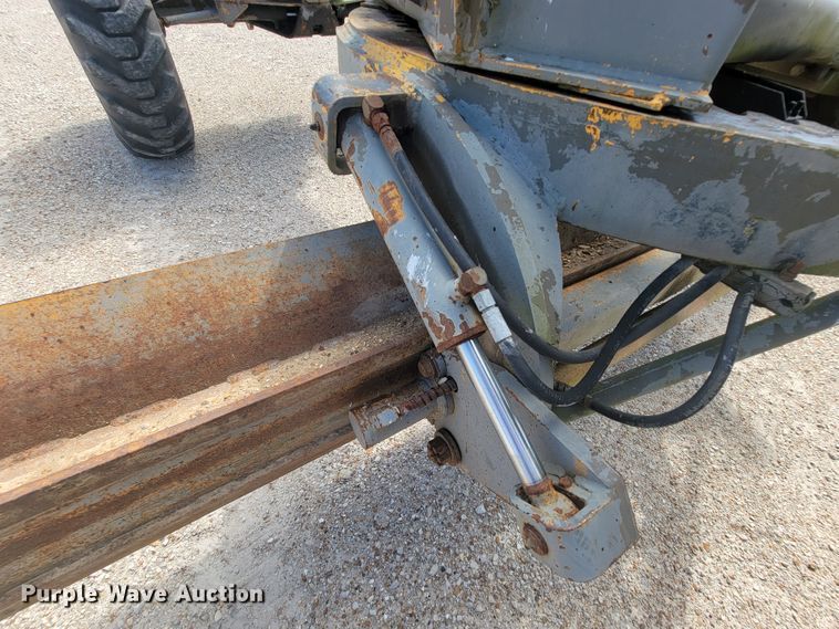 image for item KD9481 1982 John Deere 570A  motor grader