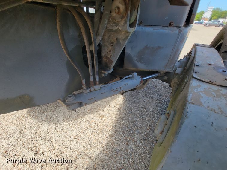 image for item KD9481 1982 John Deere 570A  motor grader