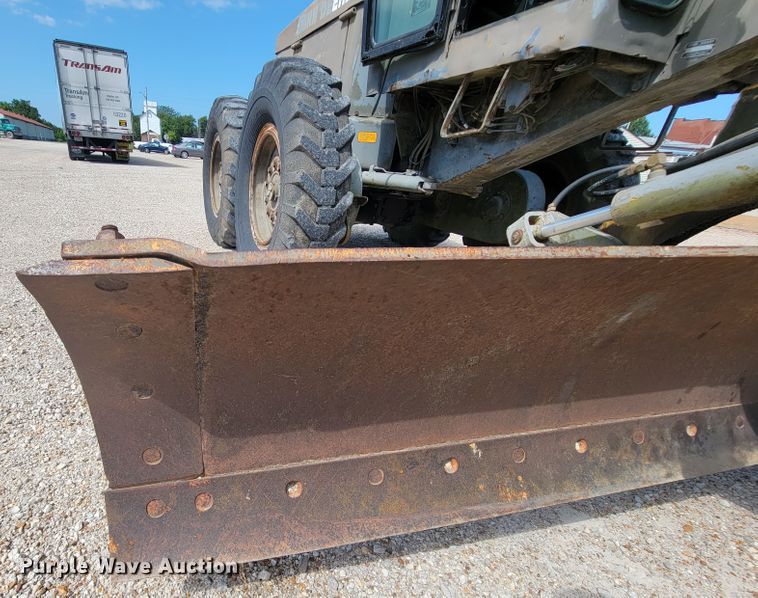 image for item KD9481 1982 John Deere 570A  motor grader