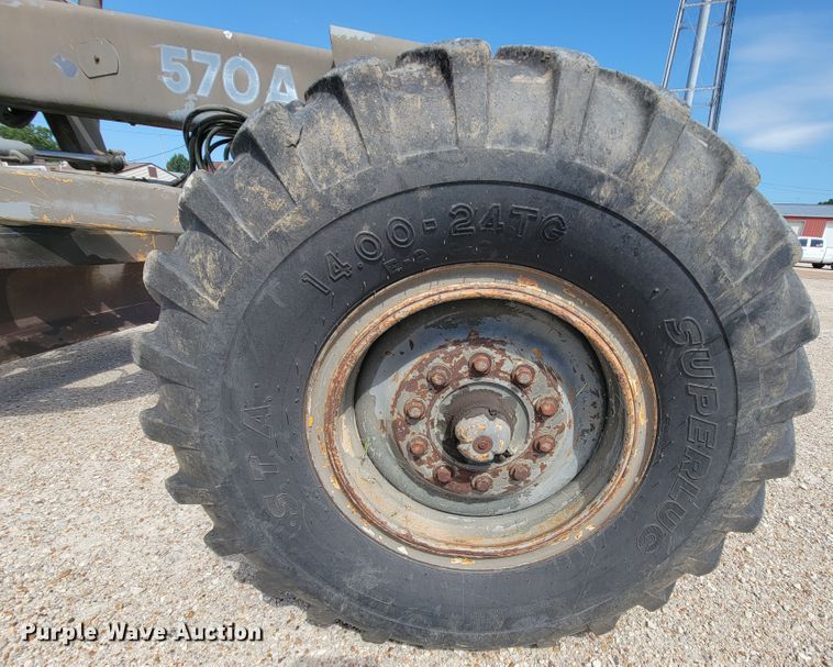 image for item KD9481 1982 John Deere 570A  motor grader