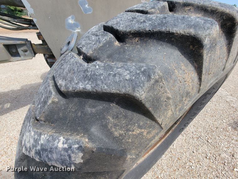 image for item KD9481 1982 John Deere 570A  motor grader