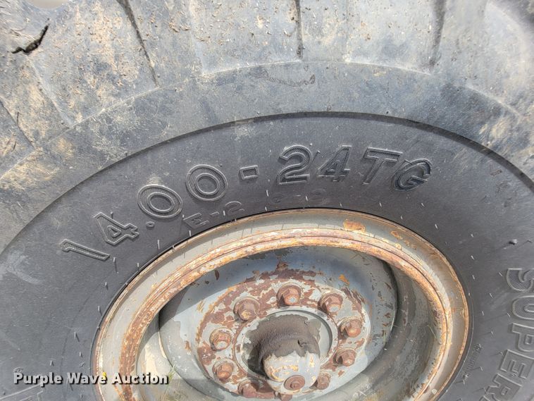 image for item KD9481 1982 John Deere 570A  motor grader