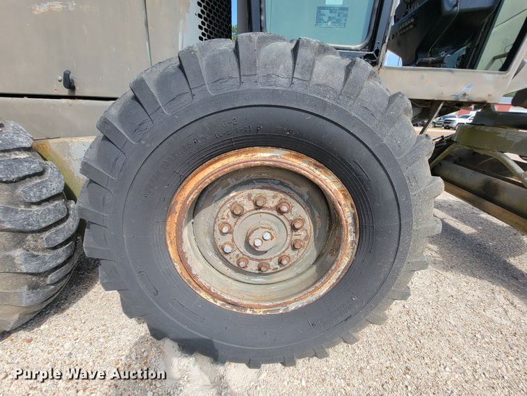 image for item KD9481 1982 John Deere 570A  motor grader