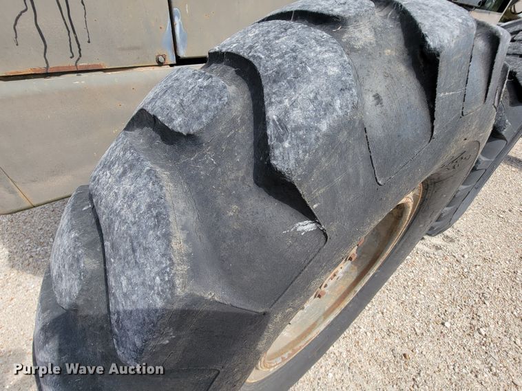 image for item KD9481 1982 John Deere 570A  motor grader