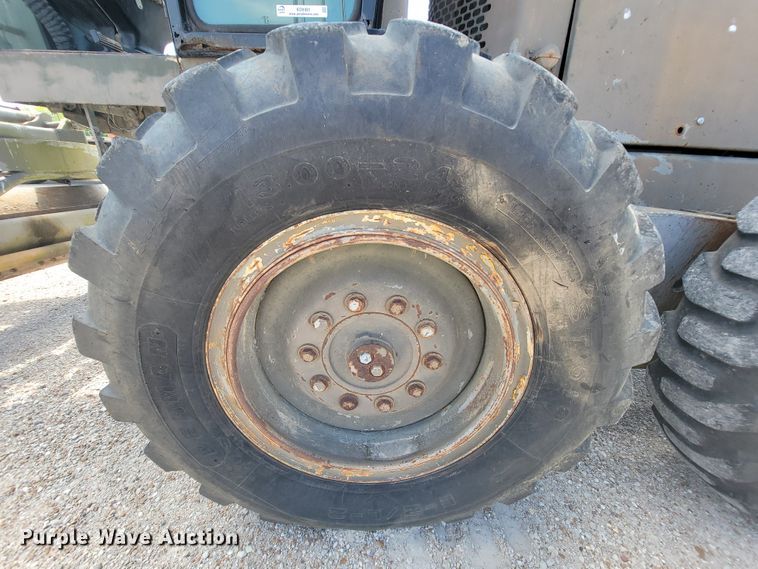 image for item KD9481 1982 John Deere 570A  motor grader