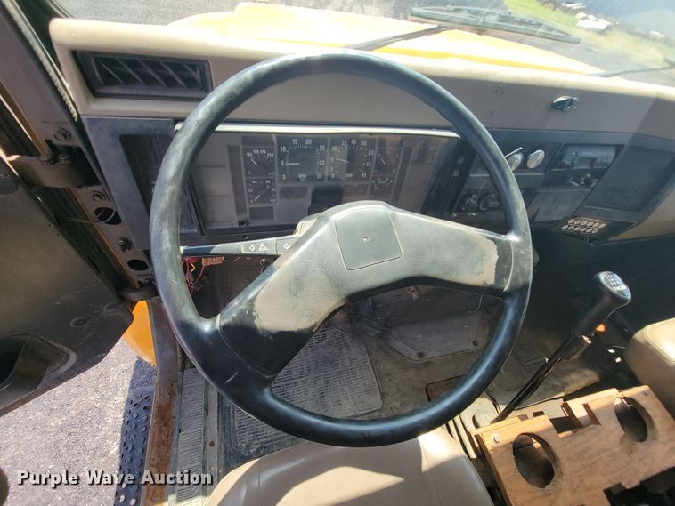 image for item KD9489 1995 International 4700  dump truck