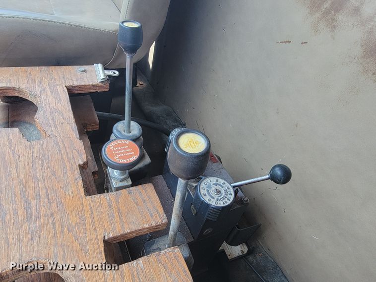 image for item KD9489 1995 International 4700  dump truck