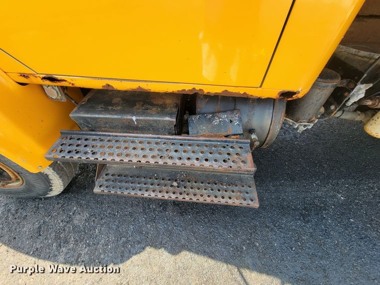 image for item KD9489 1995 International 4700  dump truck