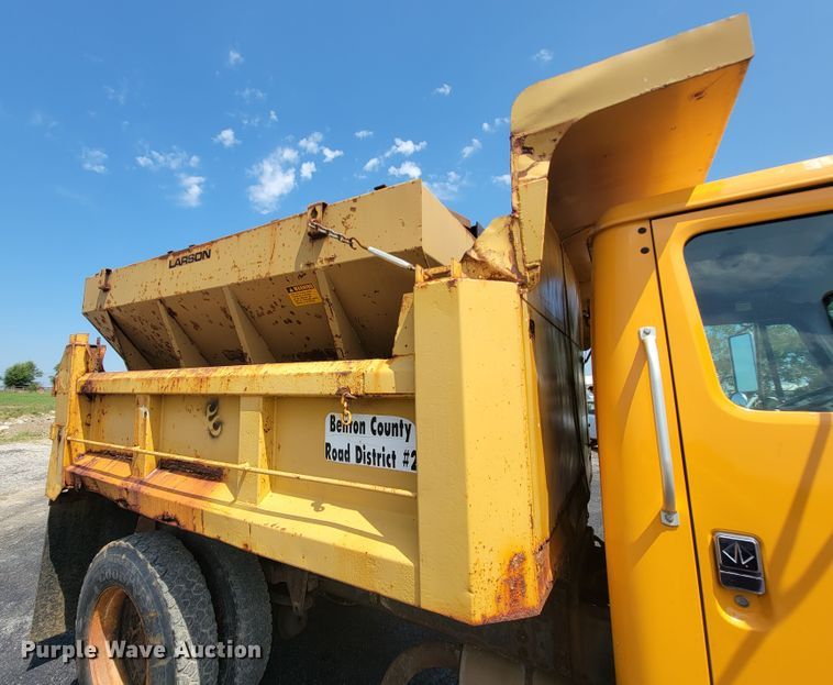 image for item KD9489 1995 International 4700  dump truck