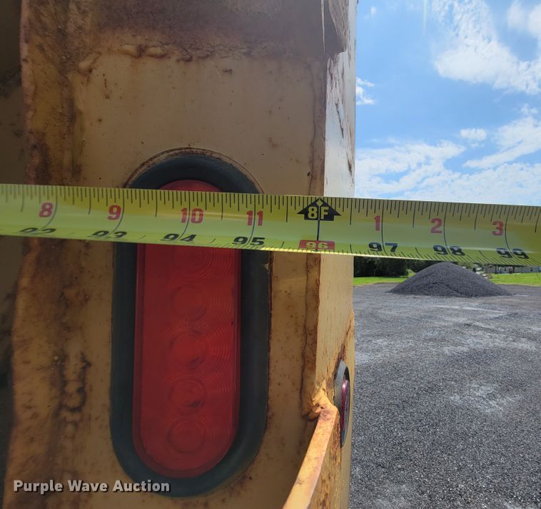 image for item KD9489 1995 International 4700  dump truck