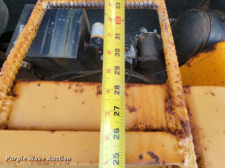 image for item KD9489 1995 International 4700  dump truck