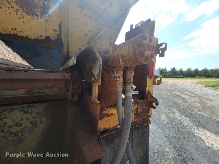 image for item KD9489 1995 International 4700  dump truck