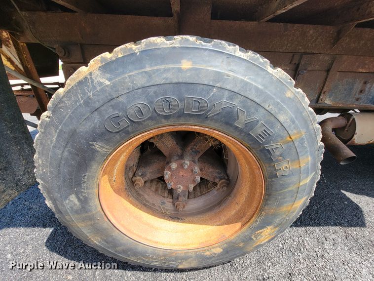 image for item KD9489 1995 International 4700  dump truck