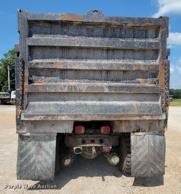 image for item KD9490 1996 International 4900  dump truck
