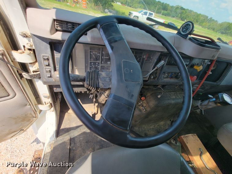 image for item KD9490 1996 International 4900  dump truck