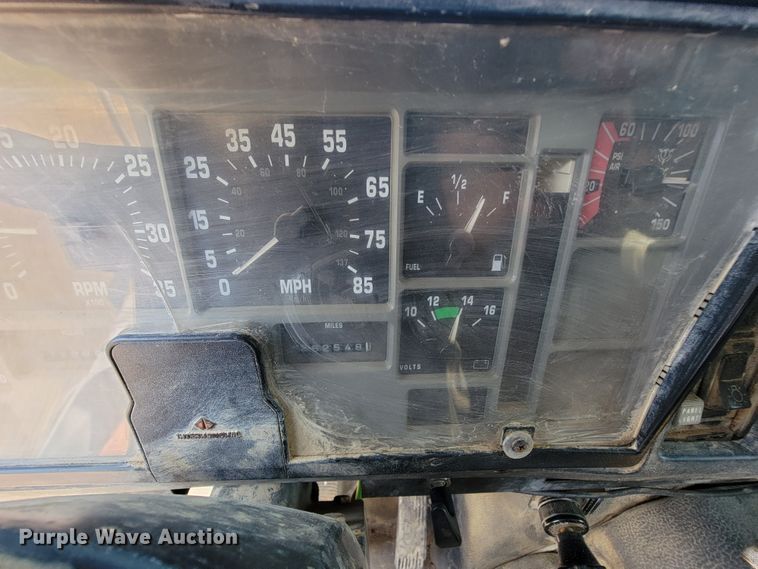 image for item KD9490 1996 International 4900  dump truck