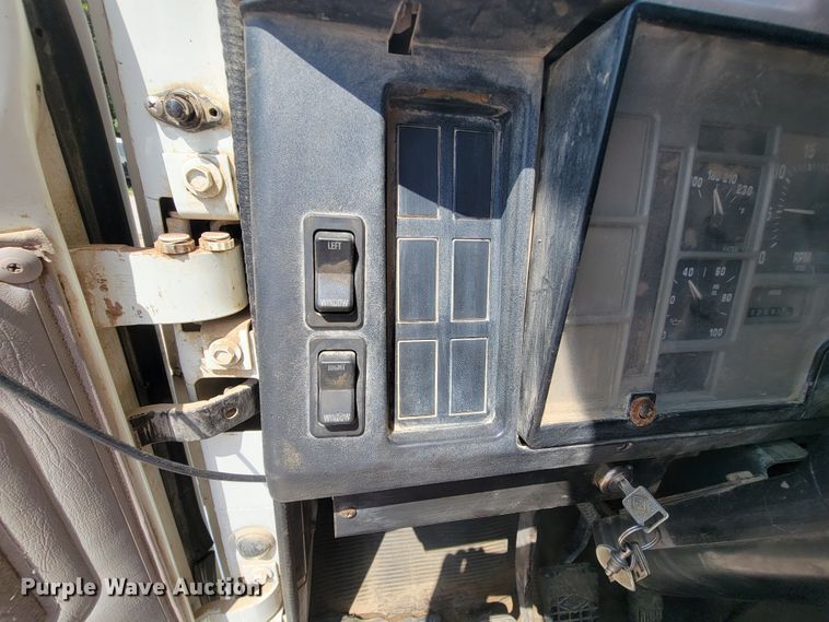 image for item KD9490 1996 International 4900  dump truck