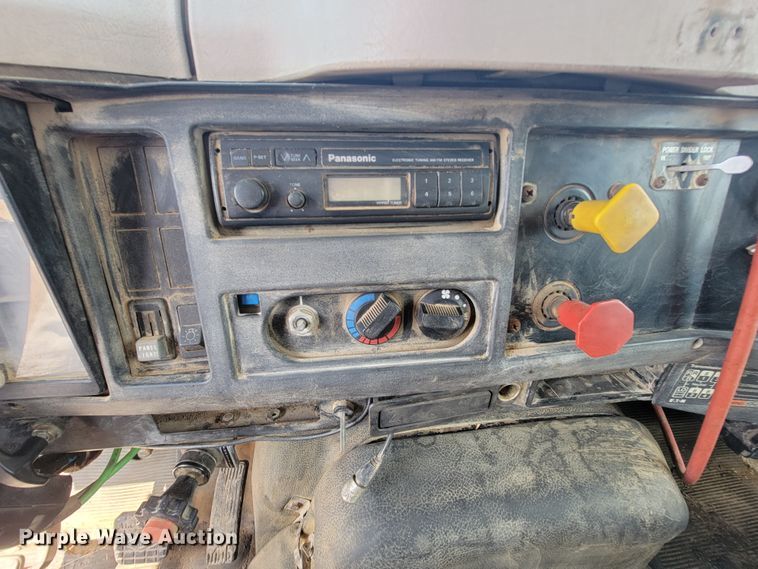 image for item KD9490 1996 International 4900  dump truck