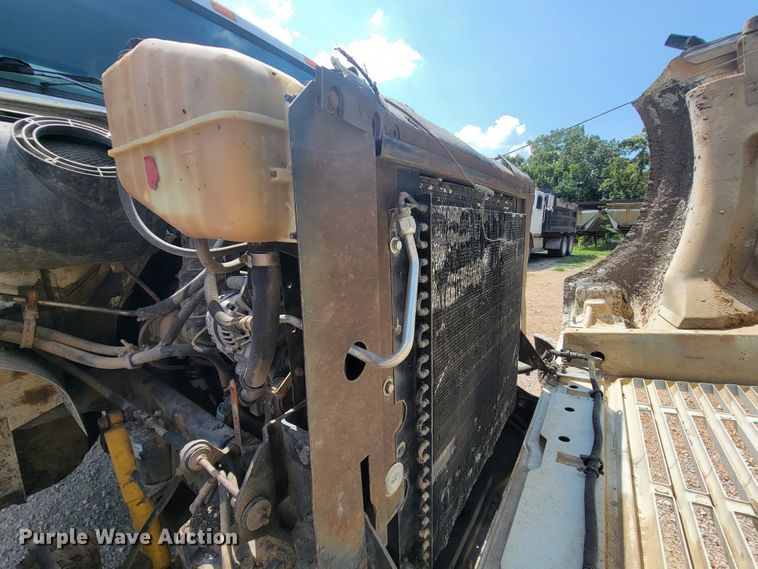 image for item KD9490 1996 International 4900  dump truck