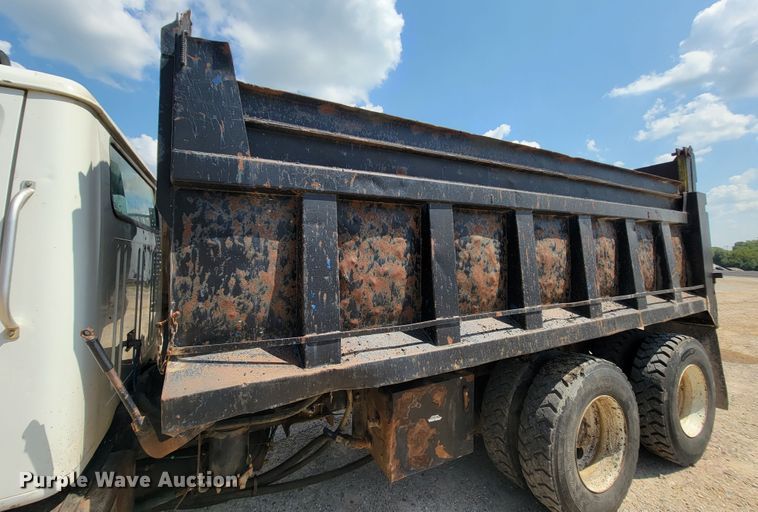 image for item KD9490 1996 International 4900  dump truck