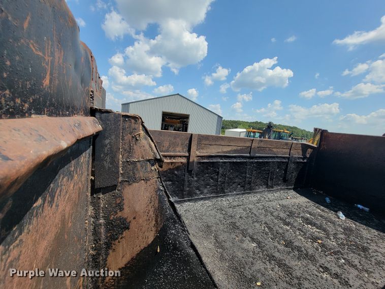 image for item KD9490 1996 International 4900  dump truck