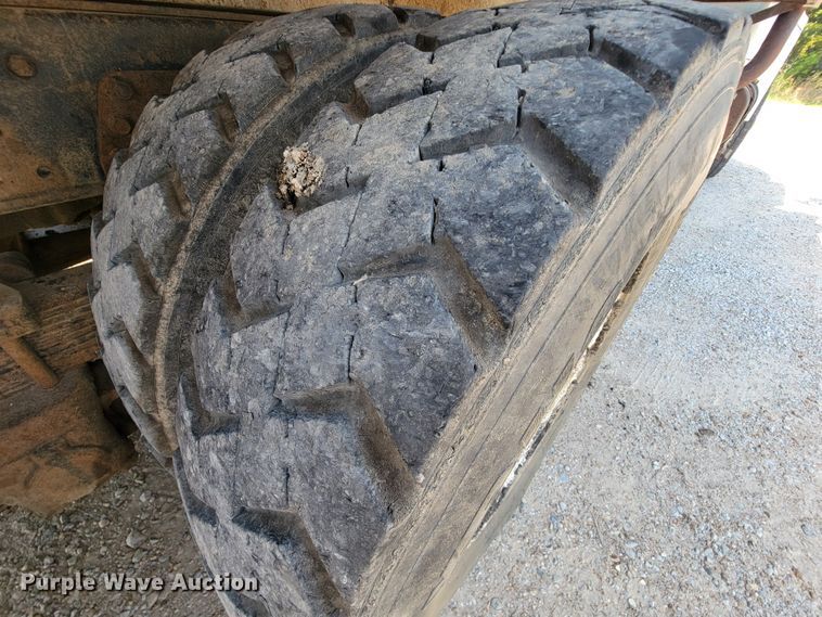 image for item KD9490 1996 International 4900  dump truck